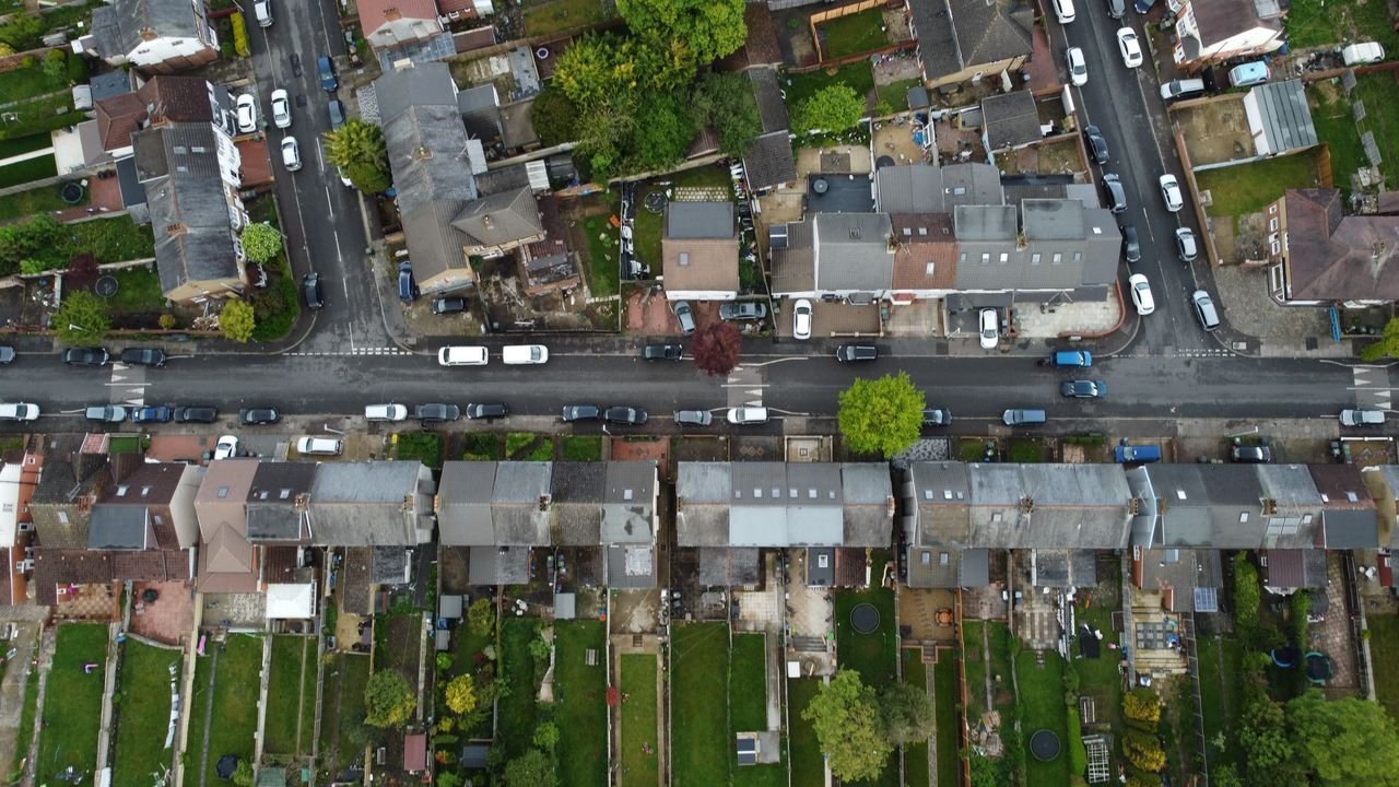 Aerial perspective of a residential neighborhood in Luton, showcasing houses and streets.